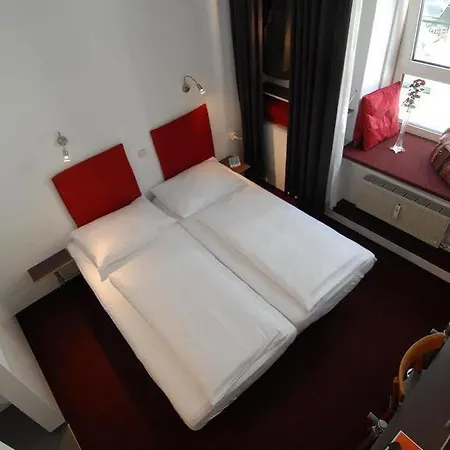 Am Jakobsplatz 3*